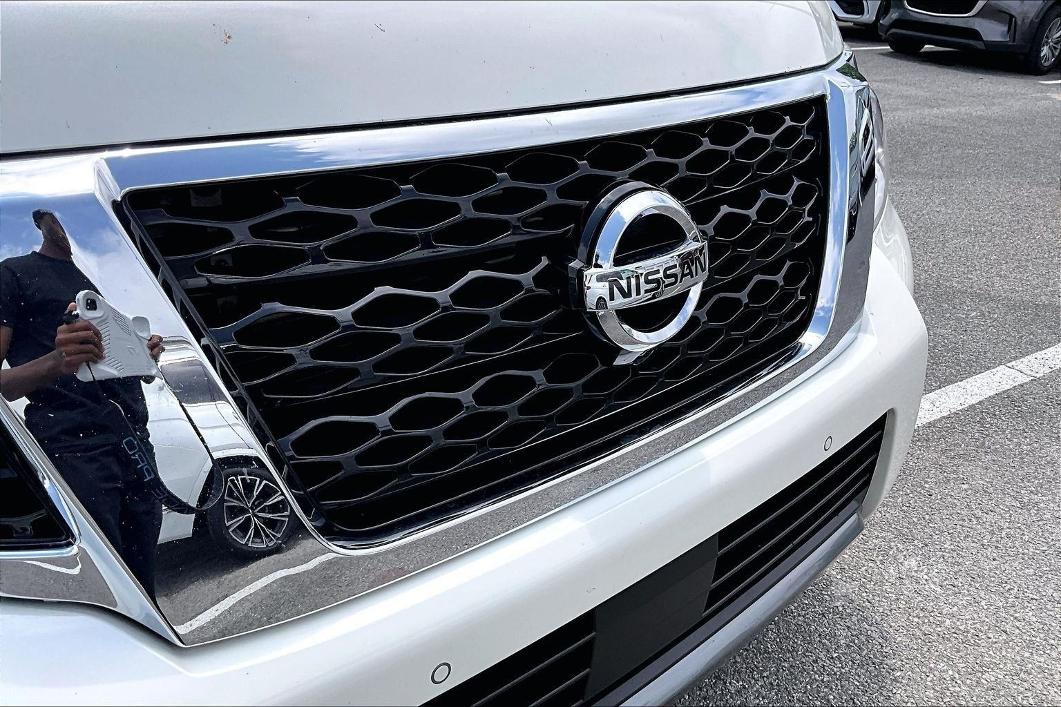 Used 2019 Pearl White Nissan Platinum image 35