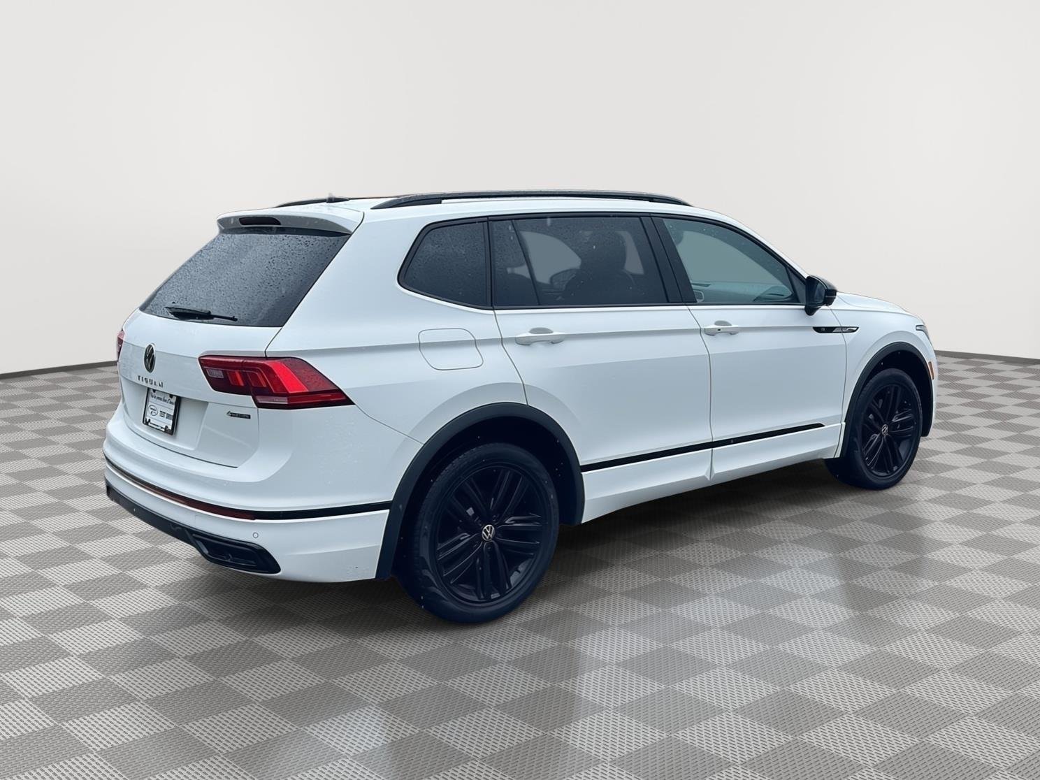 Used 2022 Oryx White Pearl Volkswagen SE R-Line Black image 5