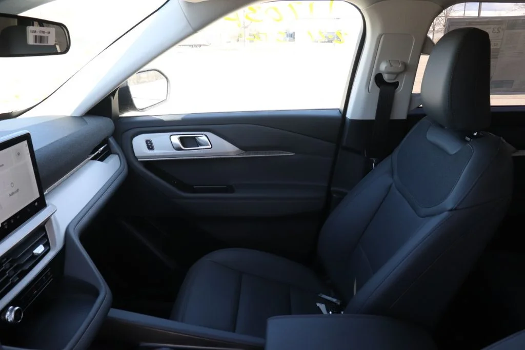New 2026 Agate Black Metallic Ford Active image 15