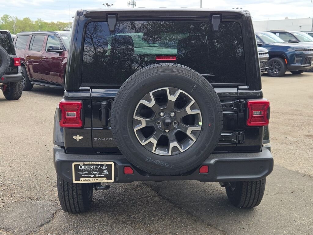 New 2026 Black Clear-Coat Exterior Paint Jeep Sahara image 12