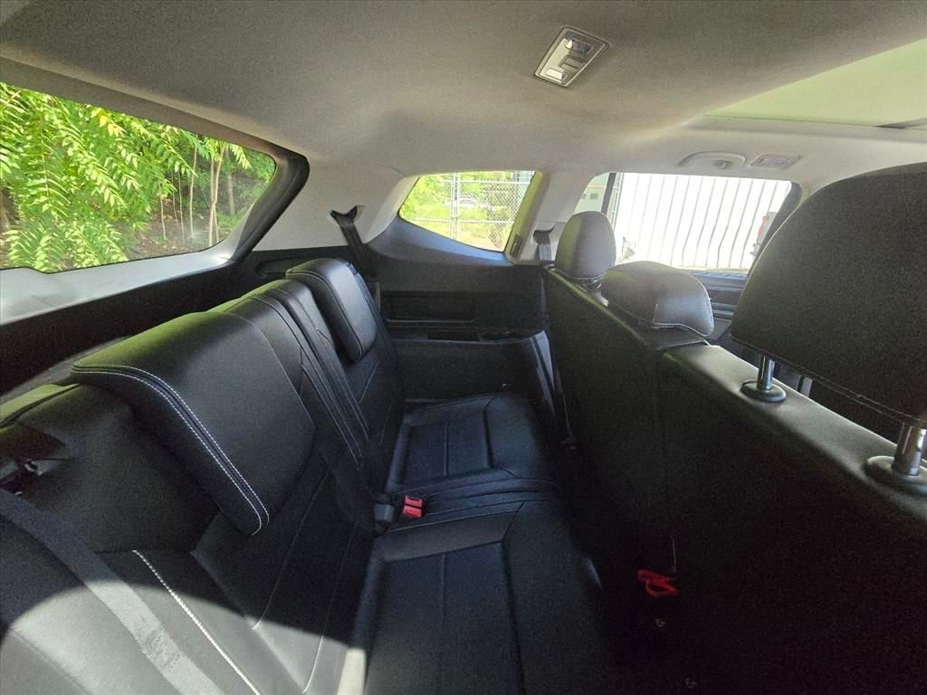 Used 2021 Black Volkswagen 3.6L V6 SE w/Technology image 7