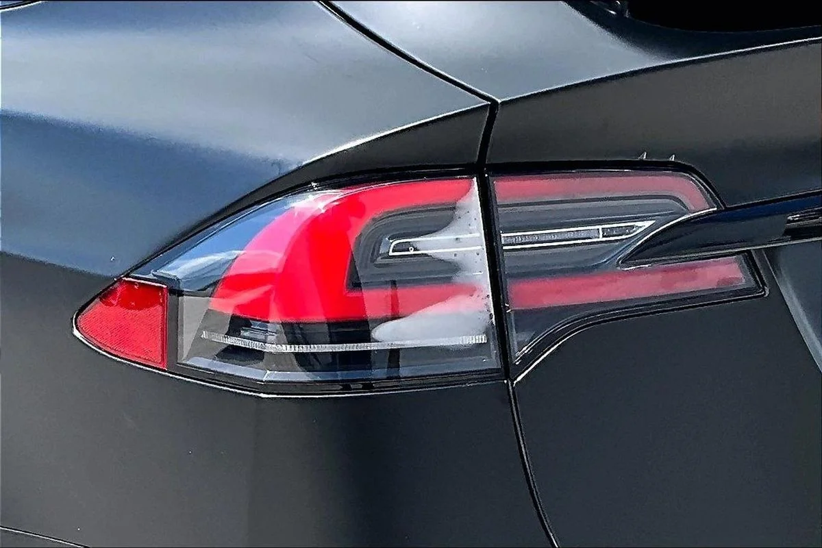 Used 2020  Tesla Performance Dual Motor All-Wheel Drive image 23