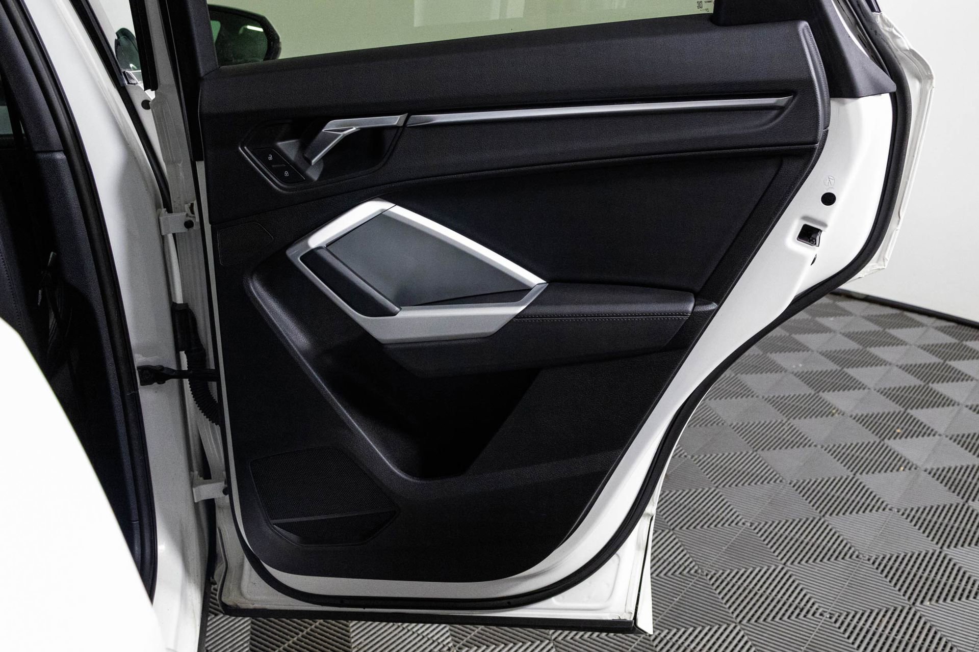 2023 AUDI Q3 - Image 32