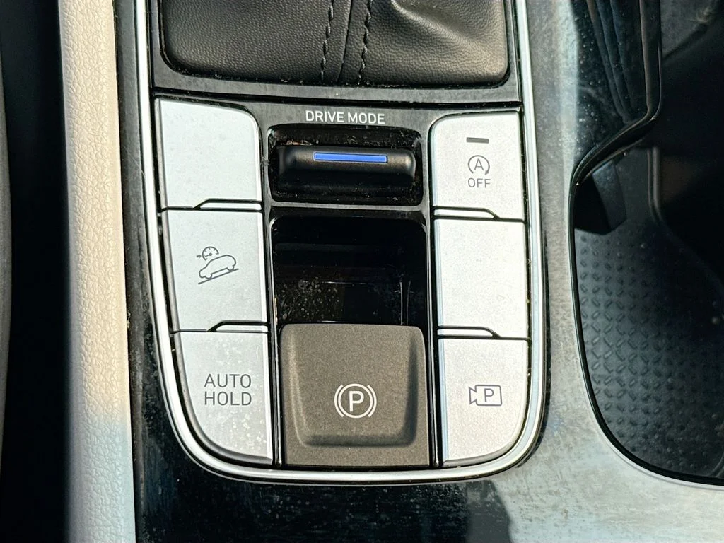Used 2025 Black Hyundai SEL image 22