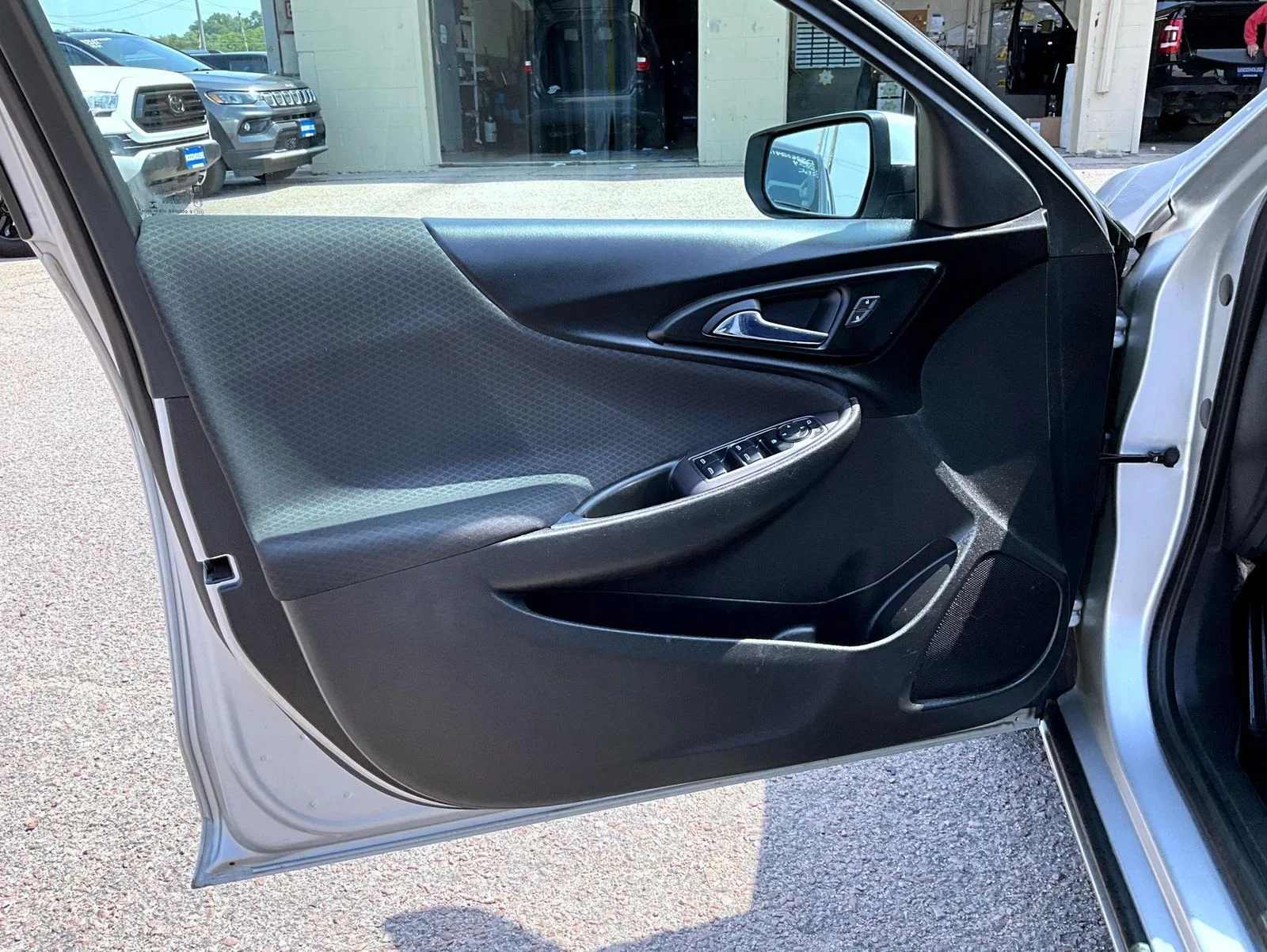 Used 2018 Silver Chevrolet LT image 10