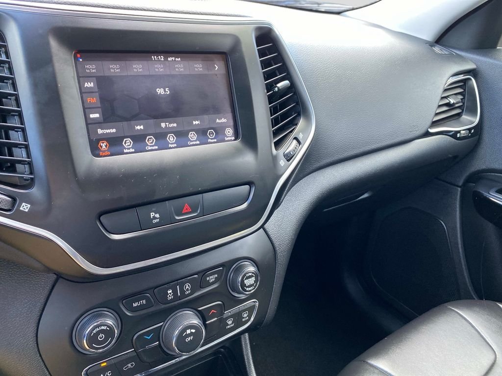 Used 2020 White Jeep Latitude Plus image 32