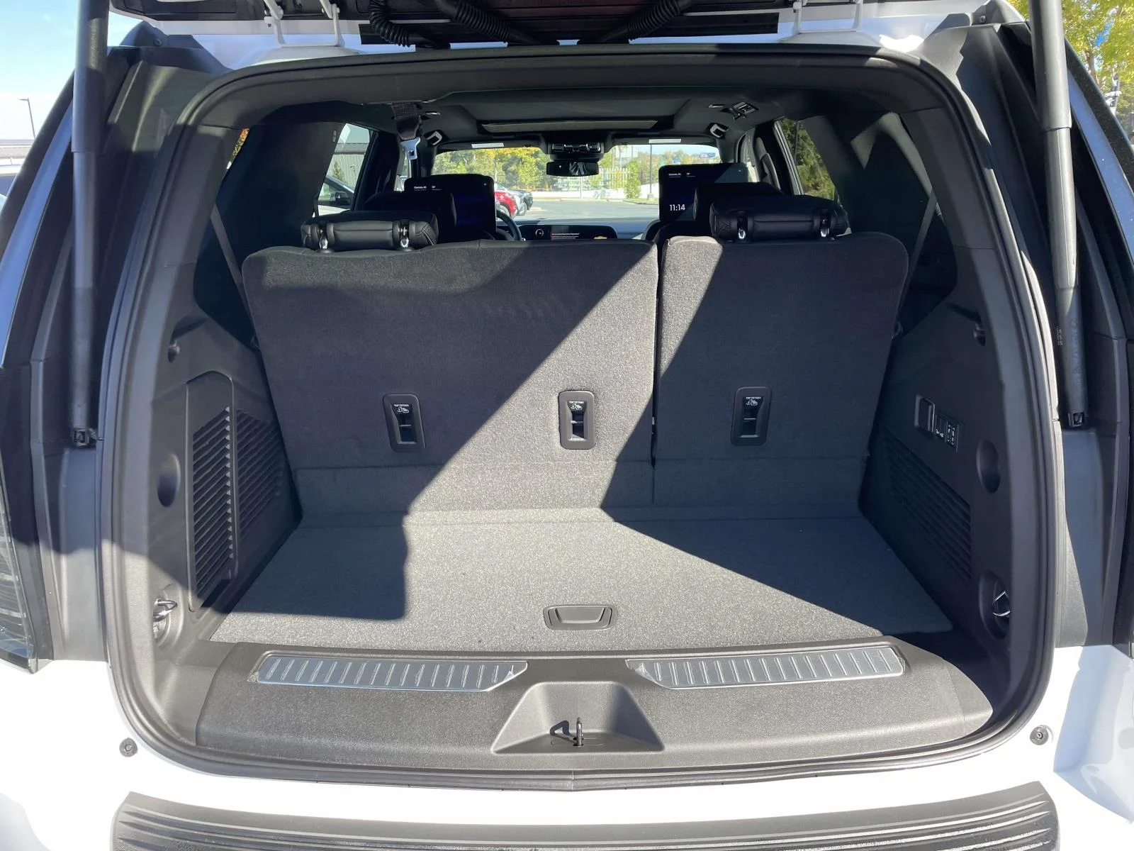 New 2027 Summit White Chevrolet RST image 12