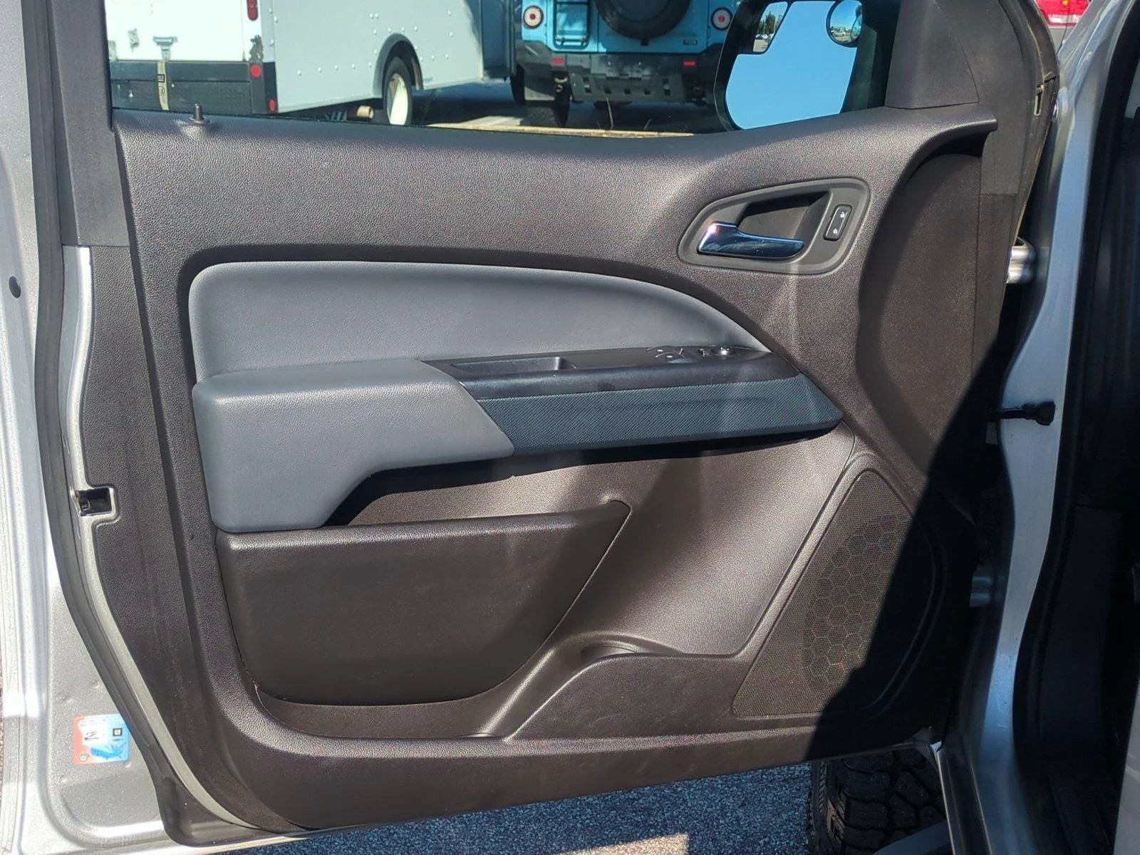 Used 2017 Summit White Chevrolet 4WD Z71 image 14