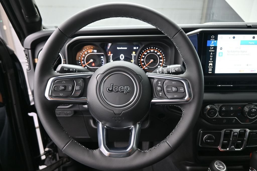 New 2026 Black Clear-Coat Exterior Paint Jeep Sahara image 28
