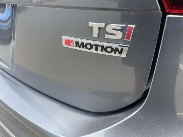 Used 2018 Gray Volkswagen 2.0T SEL image 9