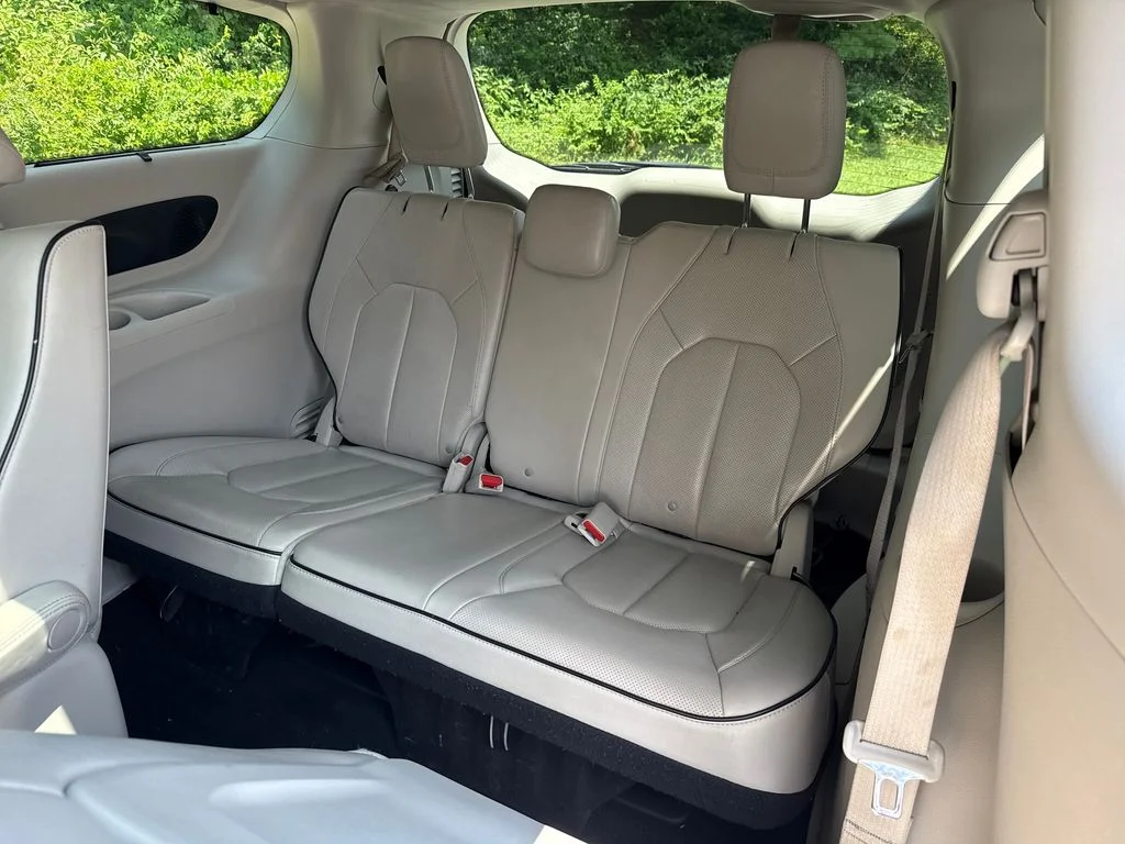 Used 2021 White Chrysler Limited image 27