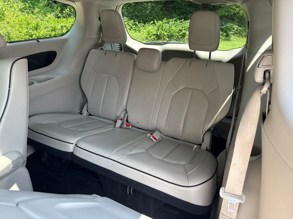 Used 2021 White Chrysler Limited image 27