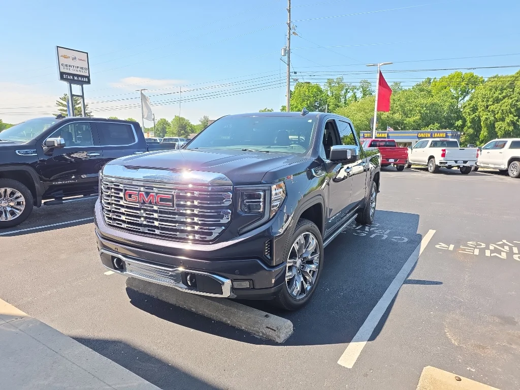 2023 GMC Sierra 4WD Crew Cab Short Box Denali's photo