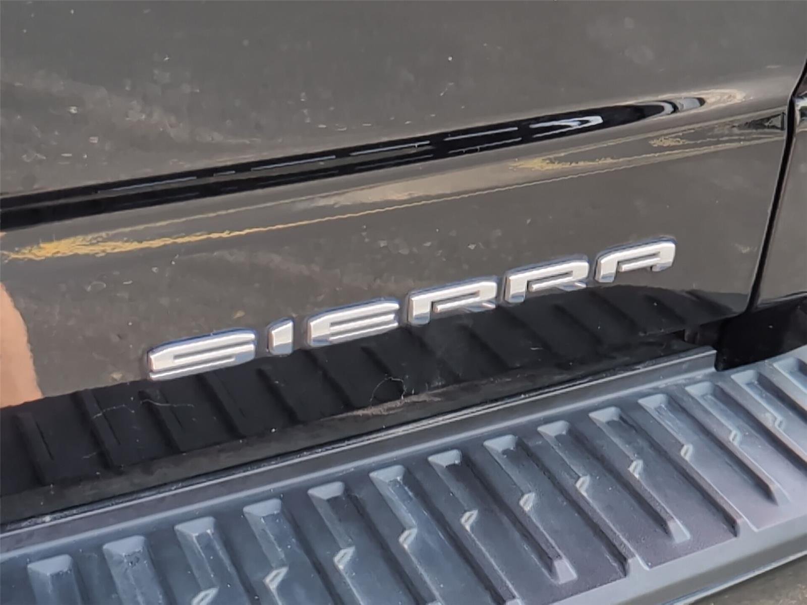 Used 2023 Onyx Black GMC Denali Ultimate image 5