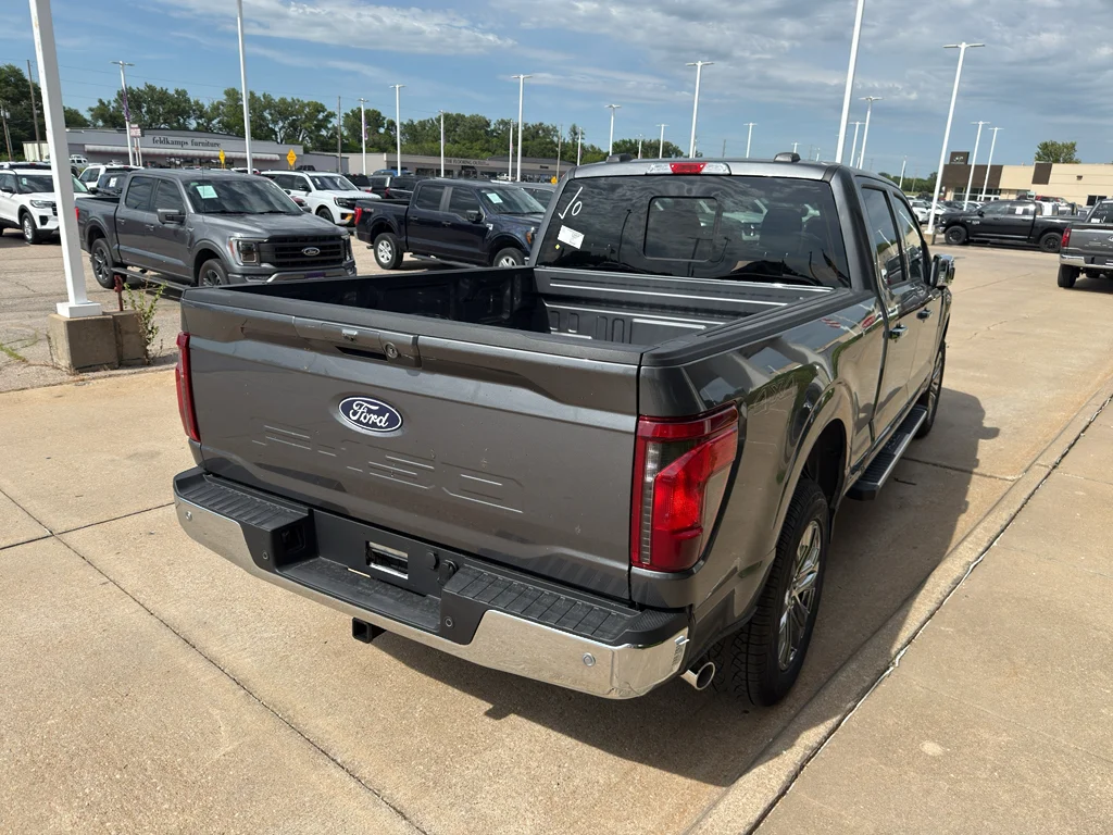 New 2026 Carbonized Gray Metallic Ford XLT image 7