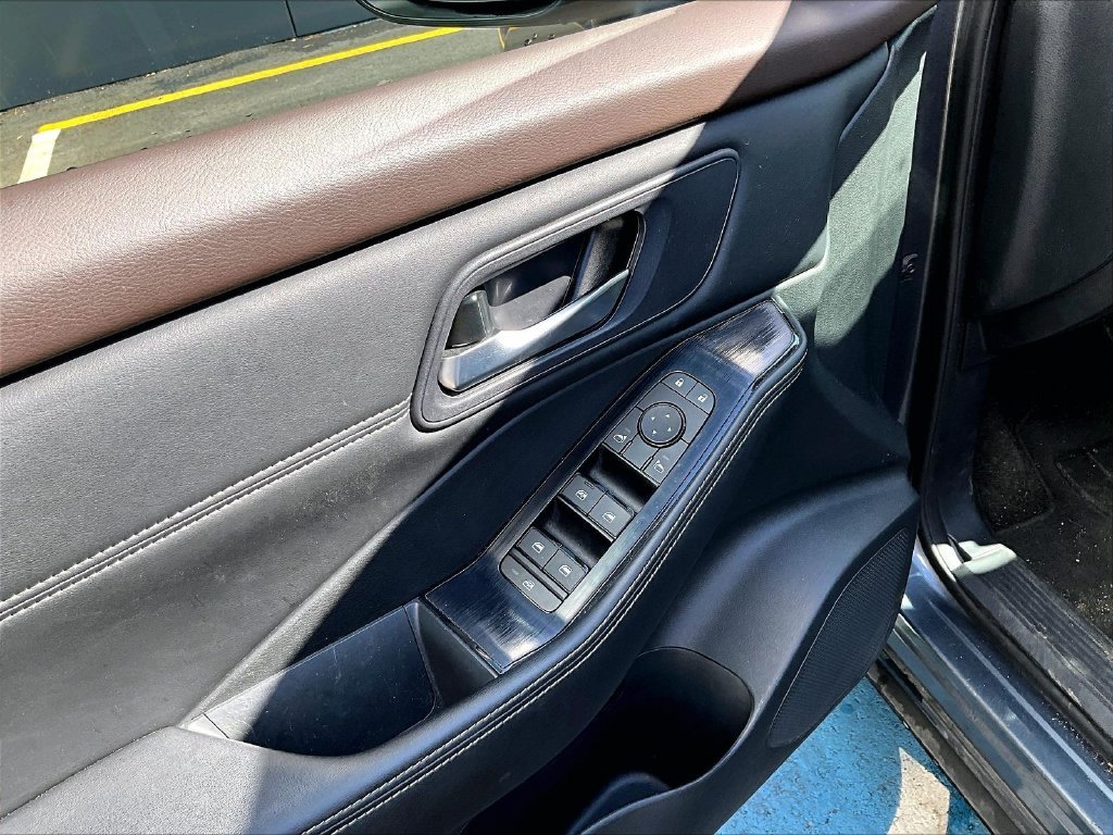 Used 2023 Gray Nissan SV image 10