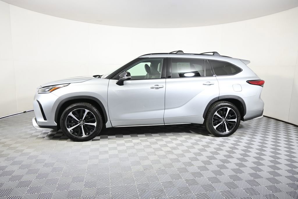 Used 2021 Toyota Highlander XSE with VIN 5TDJZRBH5MS082862 for sale in Forest Lake, Minnesota