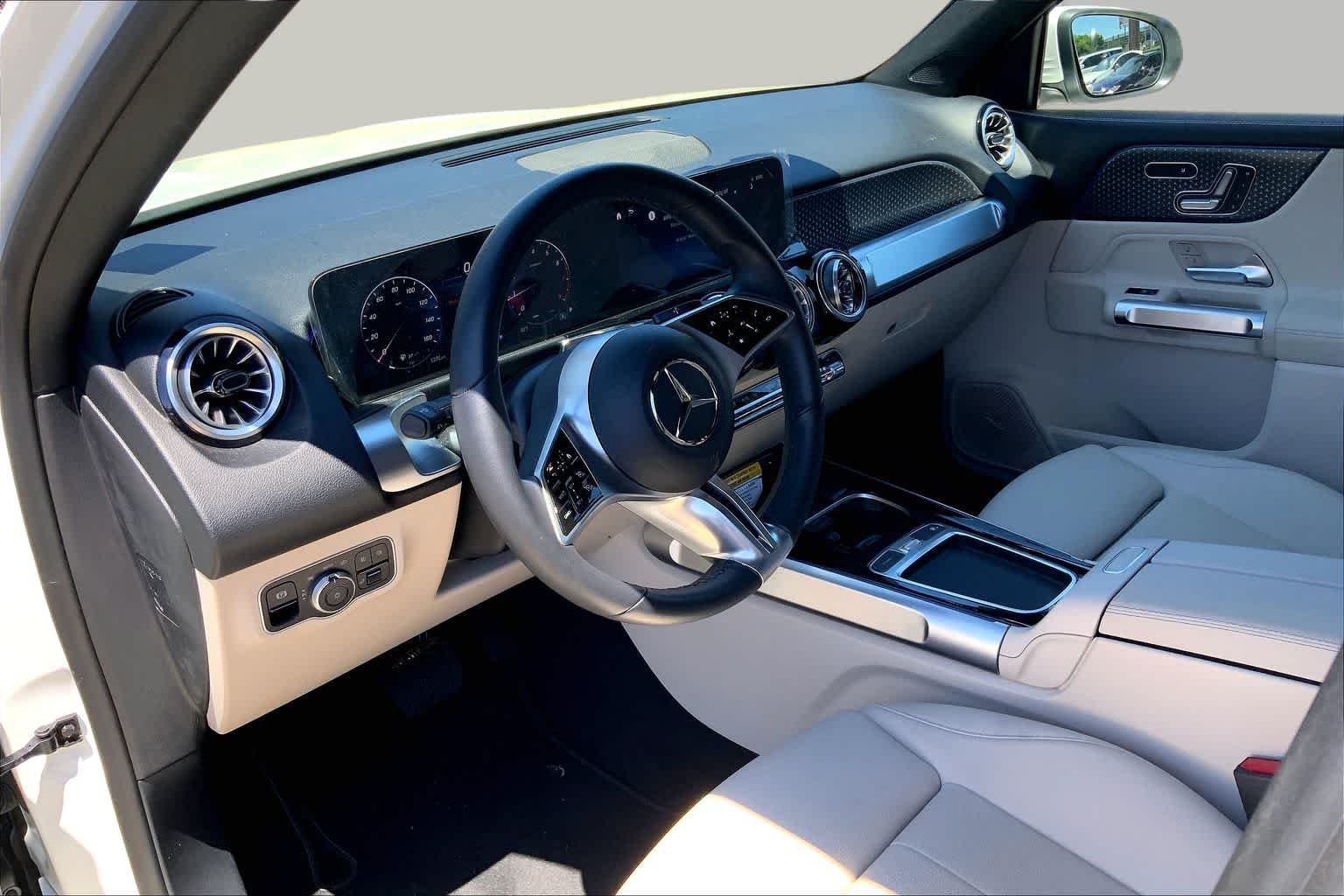 Certified Used 2025 Polar White Mercedes-Benz GLB 250 image 16