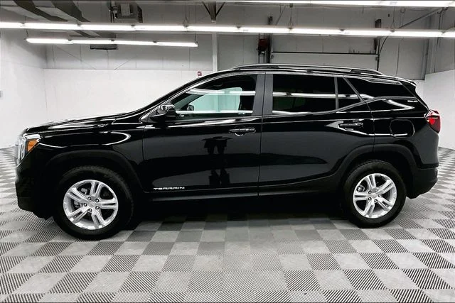 Used 2023 Ebony Twilight Metallic GMC SLE image 14
