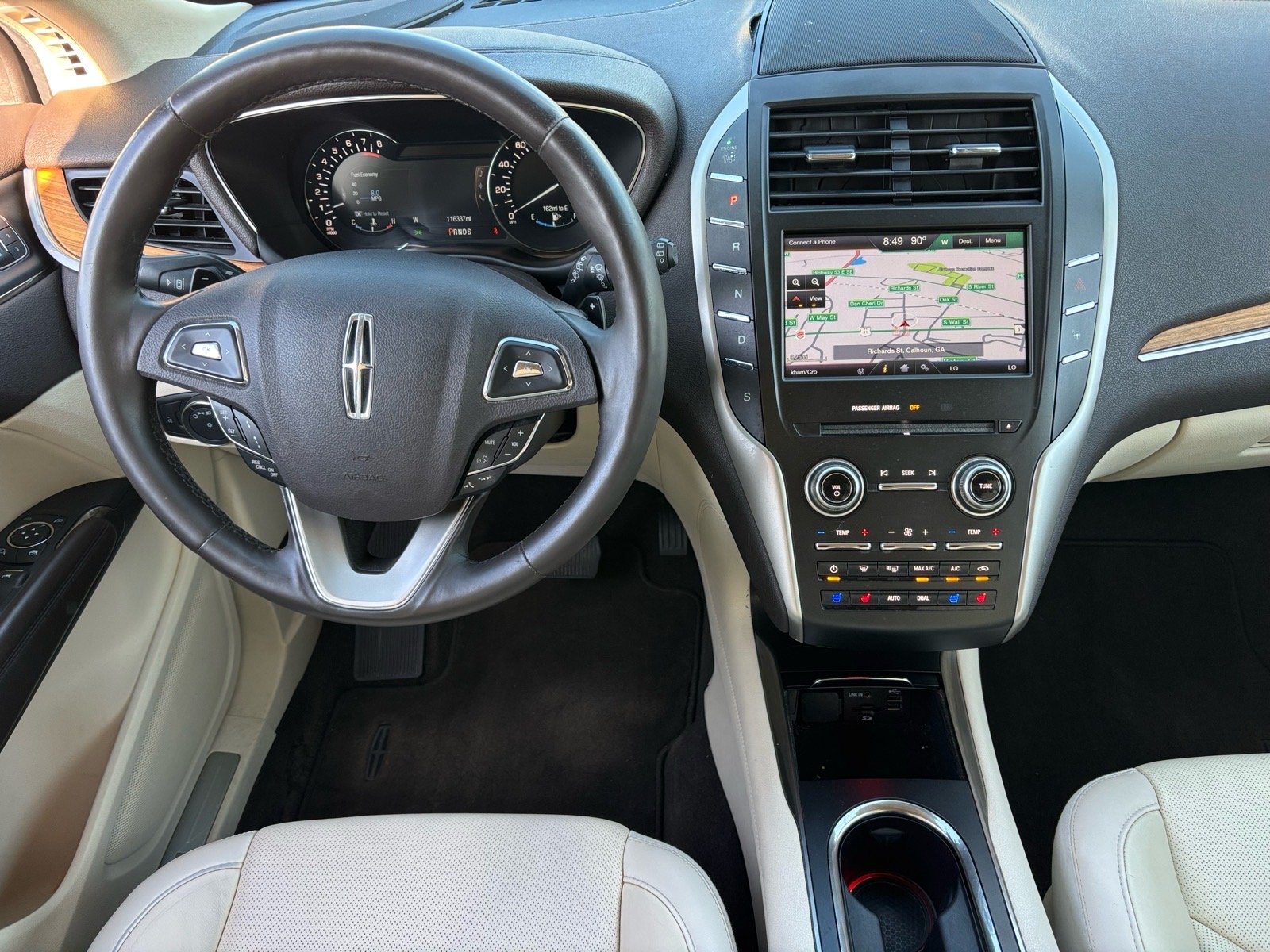 Used 2015 White Platinum Tri-Coat Metallic Lincoln Base image 16