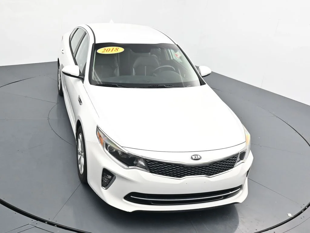 Used 2018 White Kia S image 20