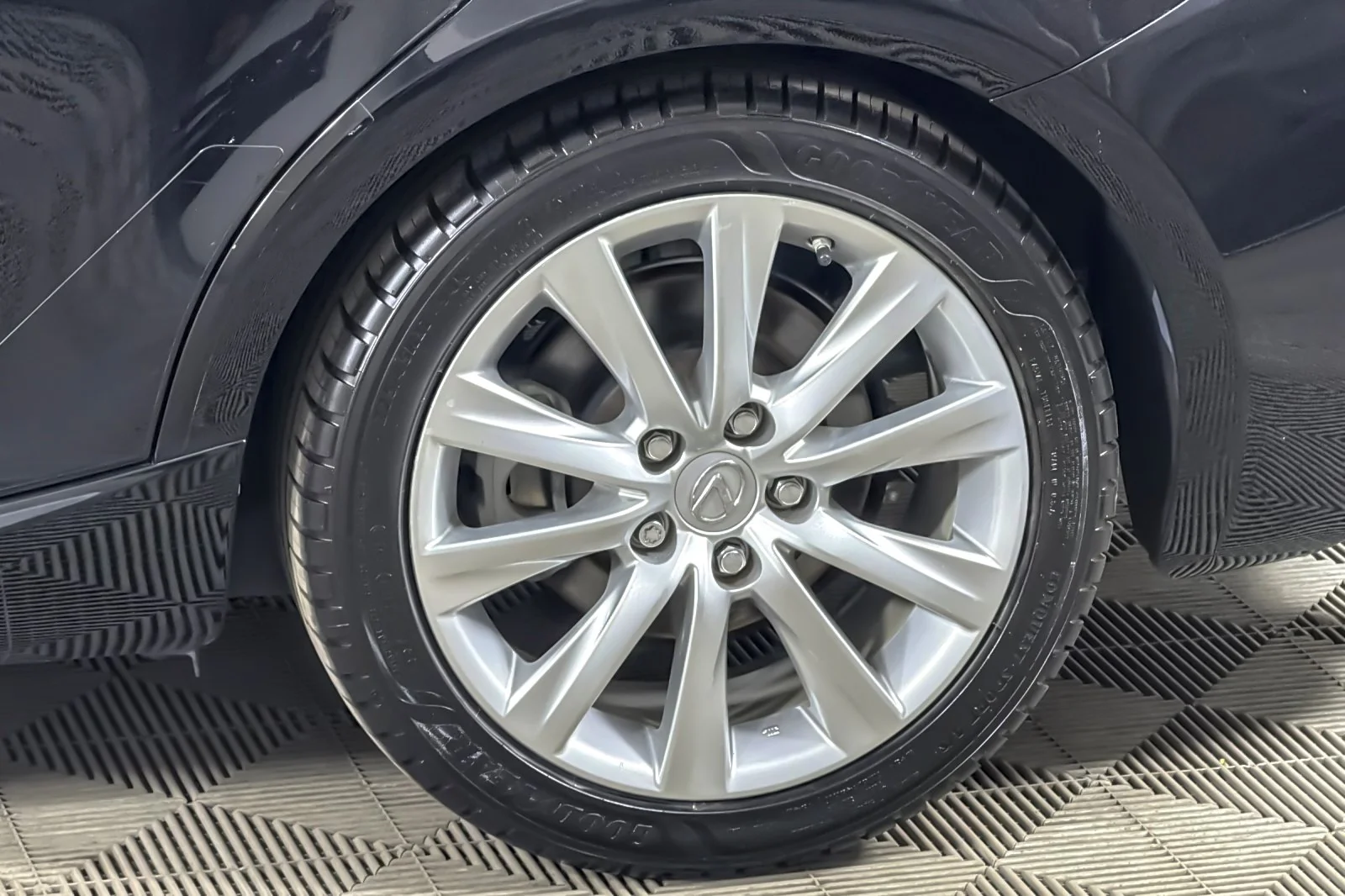 Used 2015 BLACK Lexus 4dr Sport Sdn RWD image 24