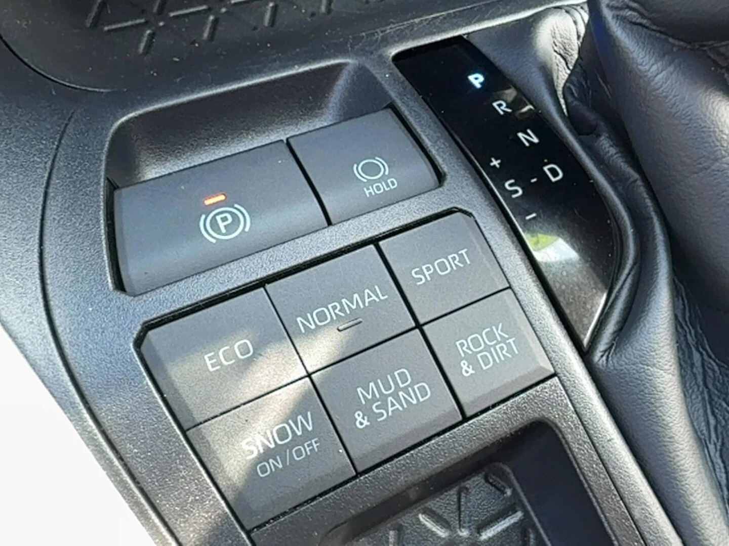 Used 2025 White Toyota XLE image 19