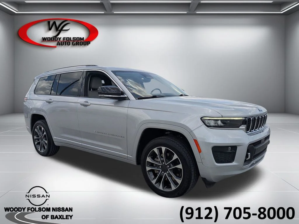 Used 2021 Silver Jeep Overland image 1