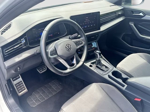 Used 2025 White Volkswagen 1.5T Sport image 9