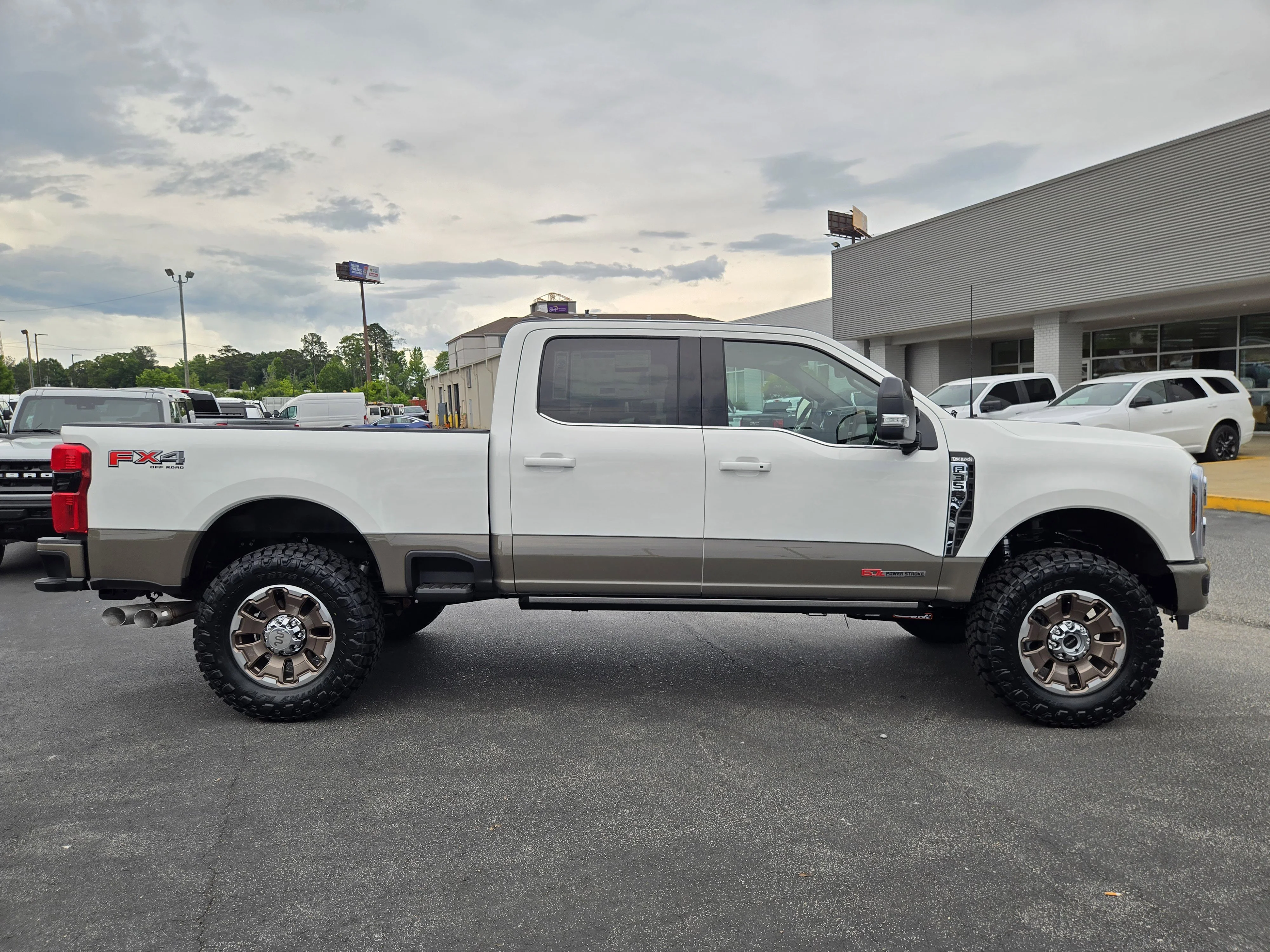 New 2026 STAR WHITE Ford King Ranch image 6