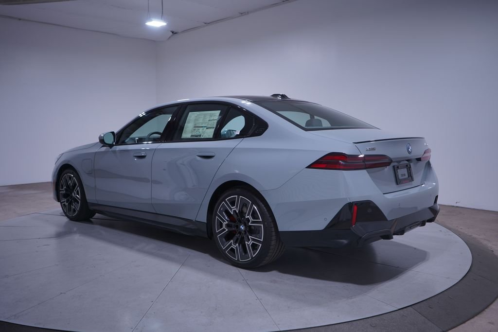 2026 Bmw 550e xDrive photo 3