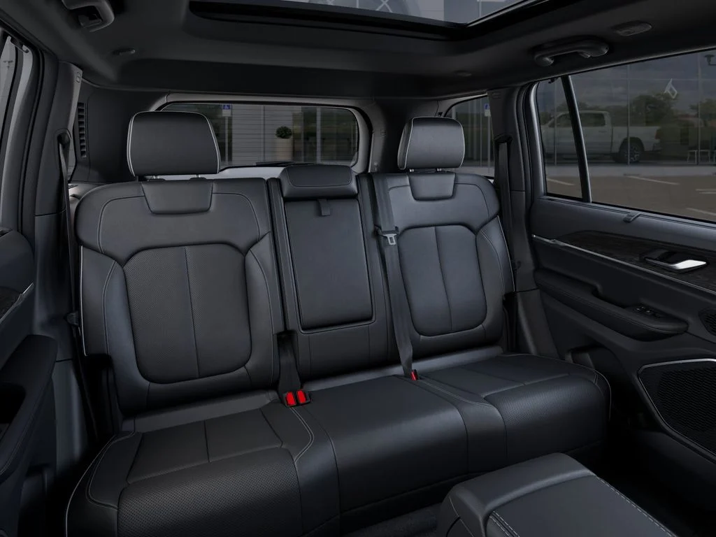 New 2025 Bright White Clear-Coat Exterior Paint Jeep Limited image 16