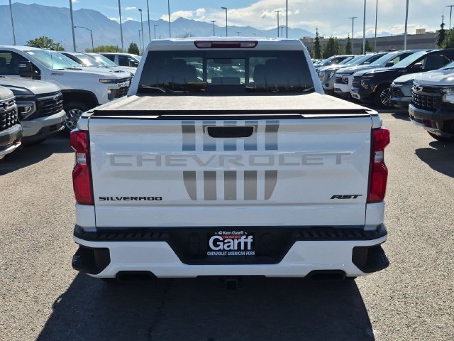 New 2026 Summit White Chevrolet RST image 4