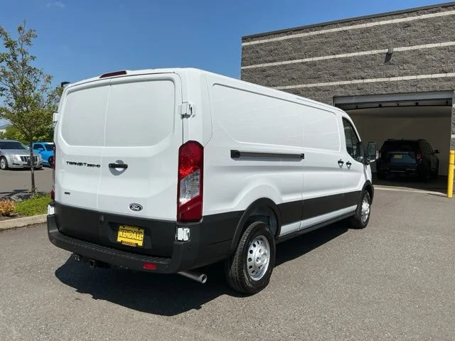 New 2026 Oxford White Ford Base image 4