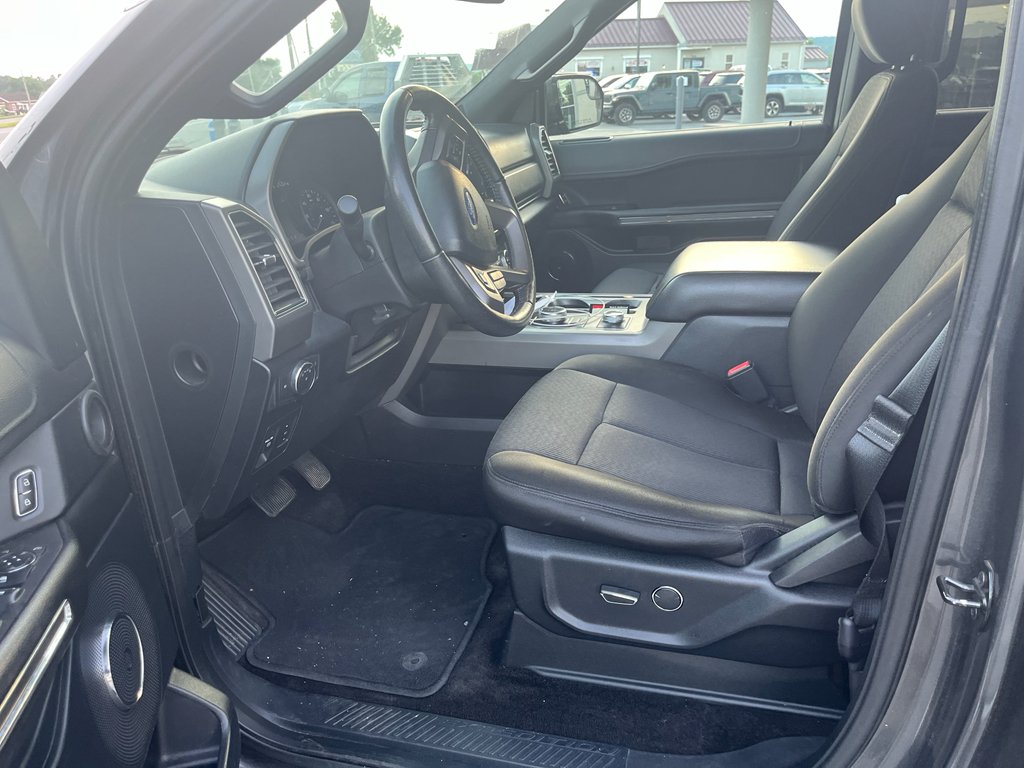 Used 2018 MAGNETIC METALLIC Ford XLT image 3