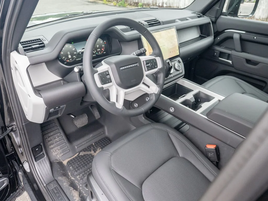 New 2026 Santorini Black Land Rover S image 11