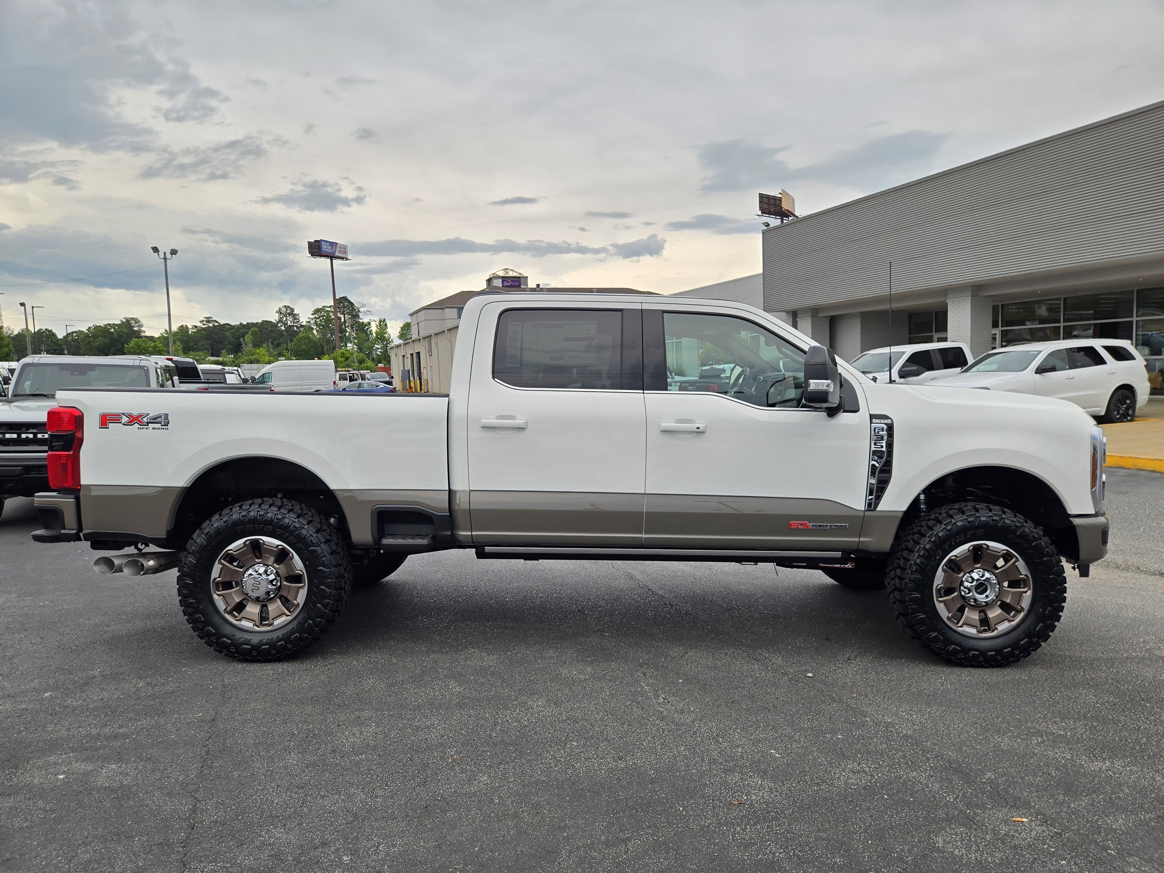 New 2026 STAR WHITE Ford King Ranch image 6