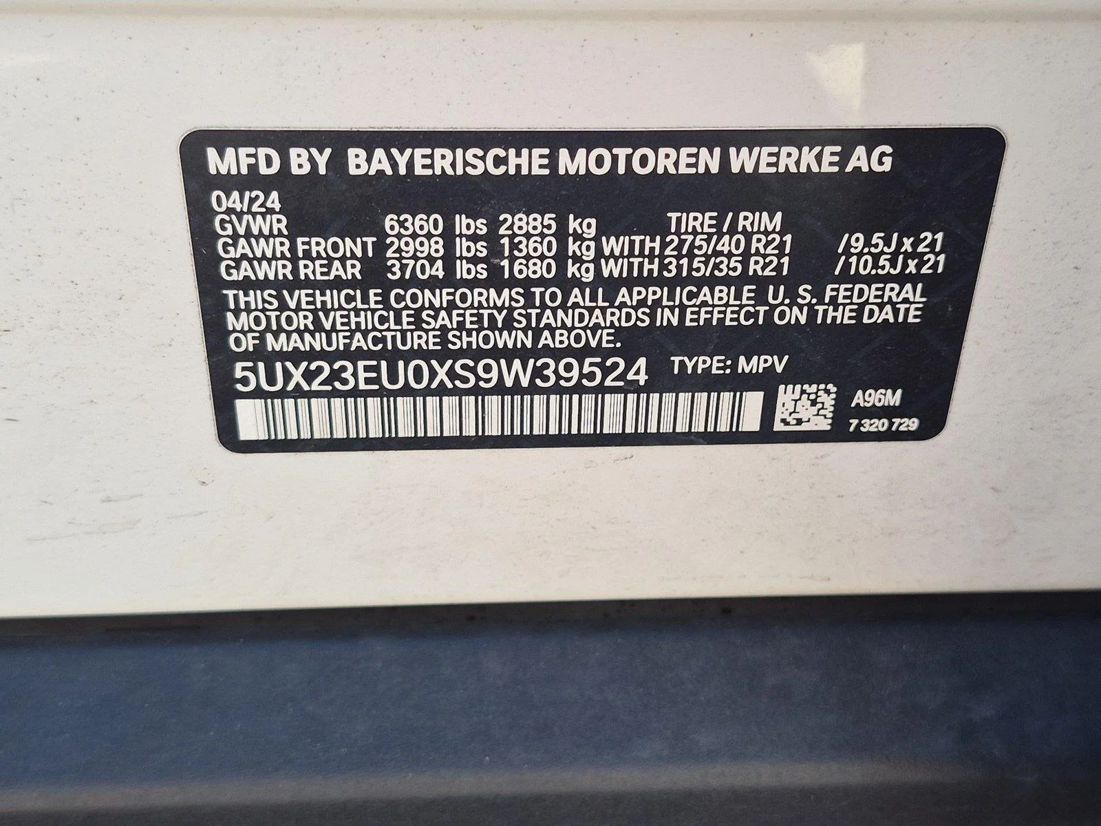 Used 2025 Mineral White Metallic BMW xDrive40i image 11