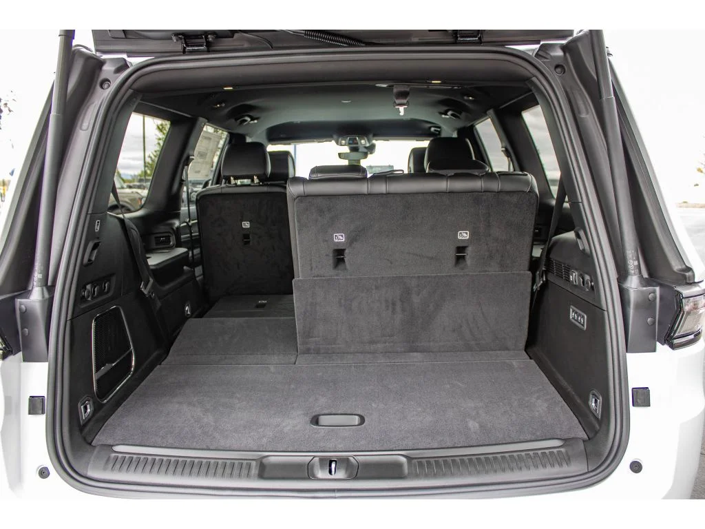 New 2026 Bright White Clear-Coat Exterior Paint Jeep Limited Altitude image 14