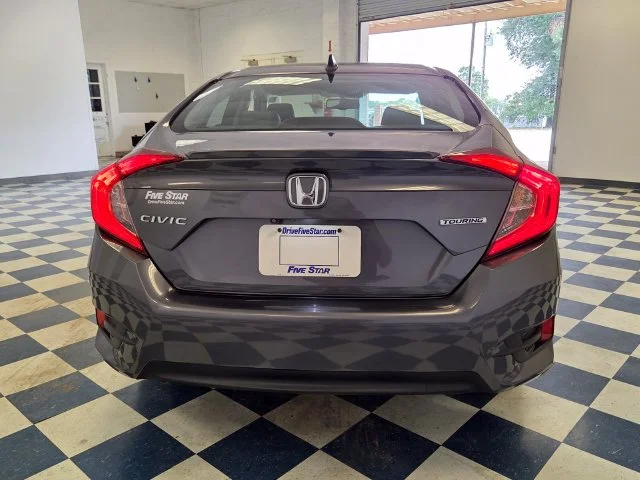 Used 2017  Honda Touring image 6