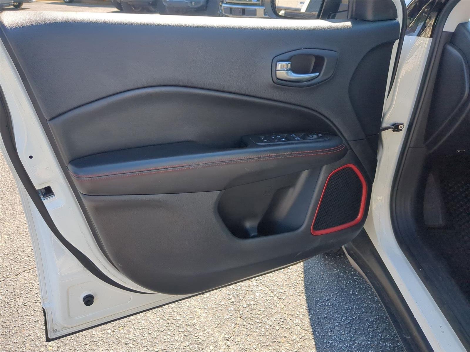 Used 2019 White Clearcoat Jeep Trailhawk image 15