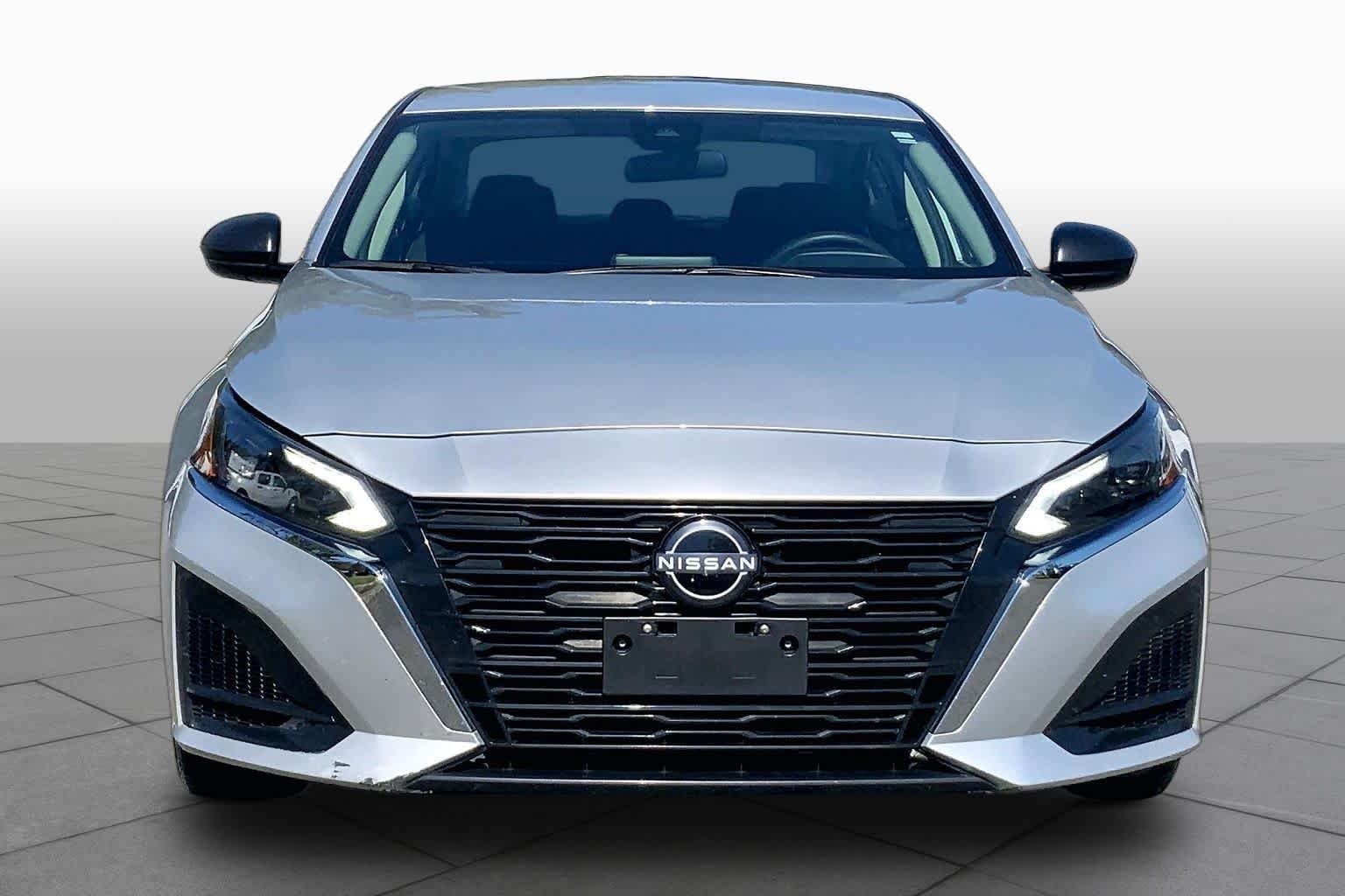 Used 2024 Brilliant Silver Metallic Nissan 2.5 SV image 4