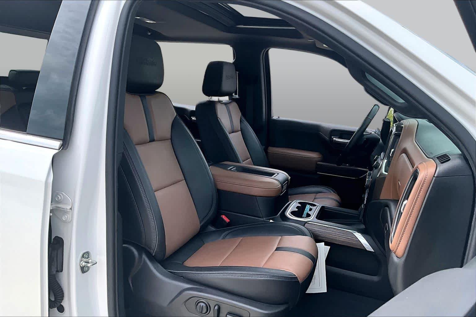 Used 2020 Iridescent Pearl Tricoat Chevrolet High Country image 8
