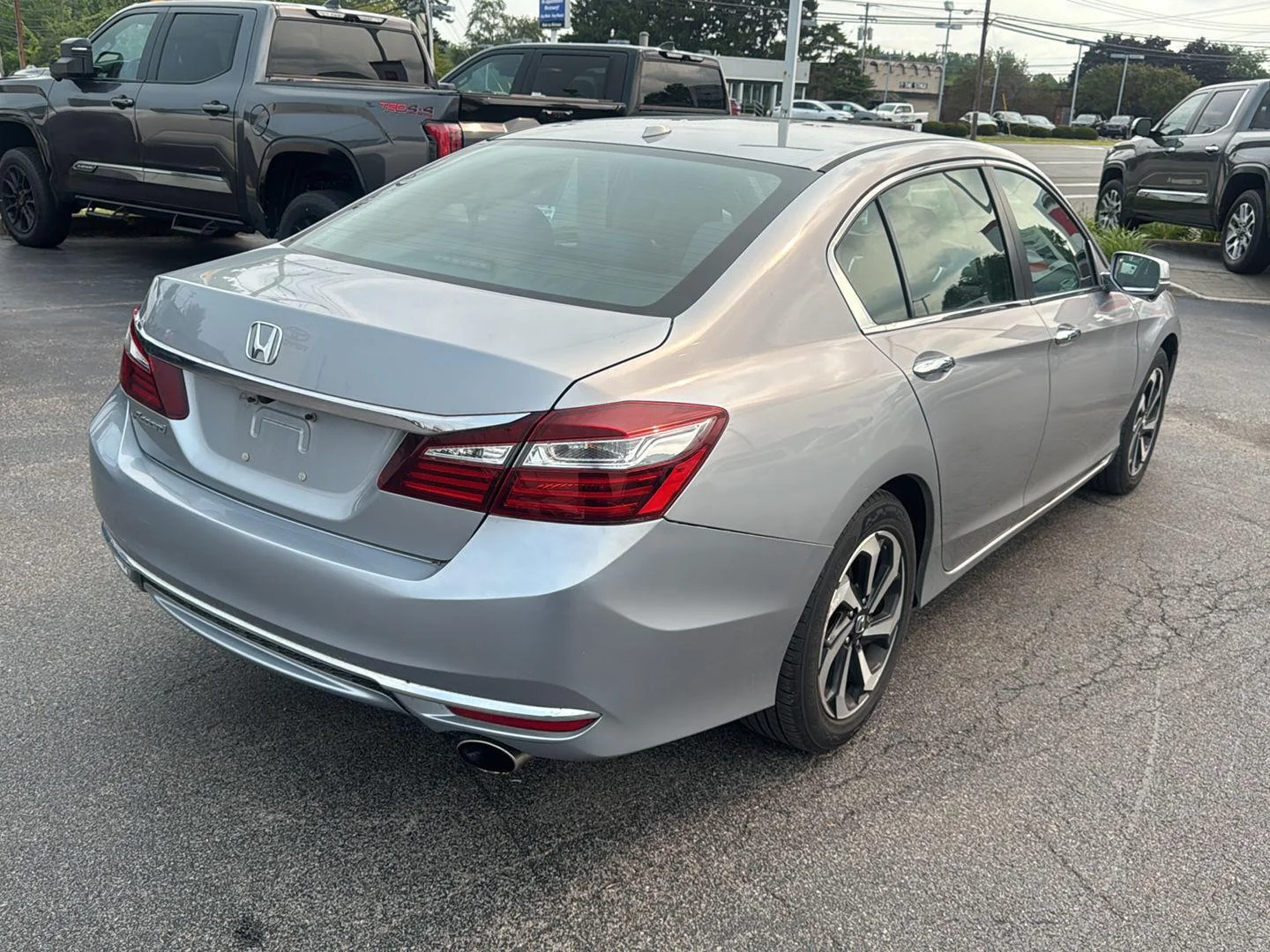 Used 2017 Lunar Silver Metallic Honda EX image 6