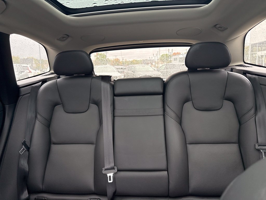 Used 2019  Volvo T5 Inscription image 11