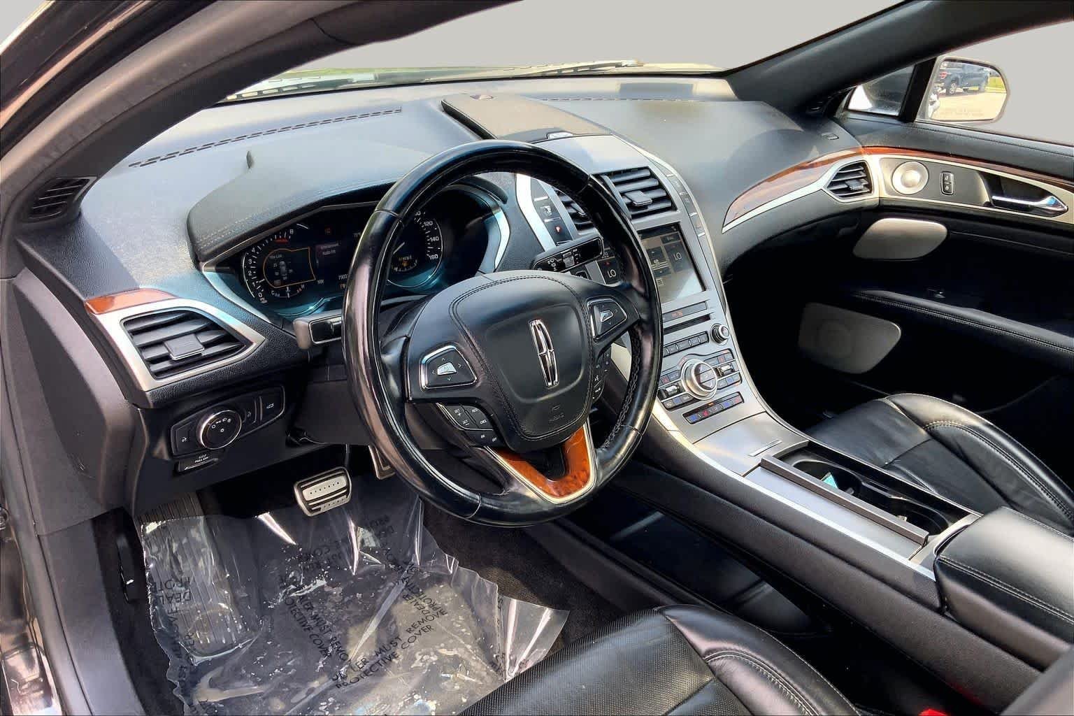 Used 2018 Black Velvet Lincoln Reserve image 18