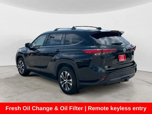Used 2021 Black Toyota XLE image 3