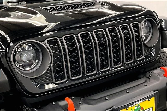 Used 2024 Black Clearcoat Jeep Mojave image 33