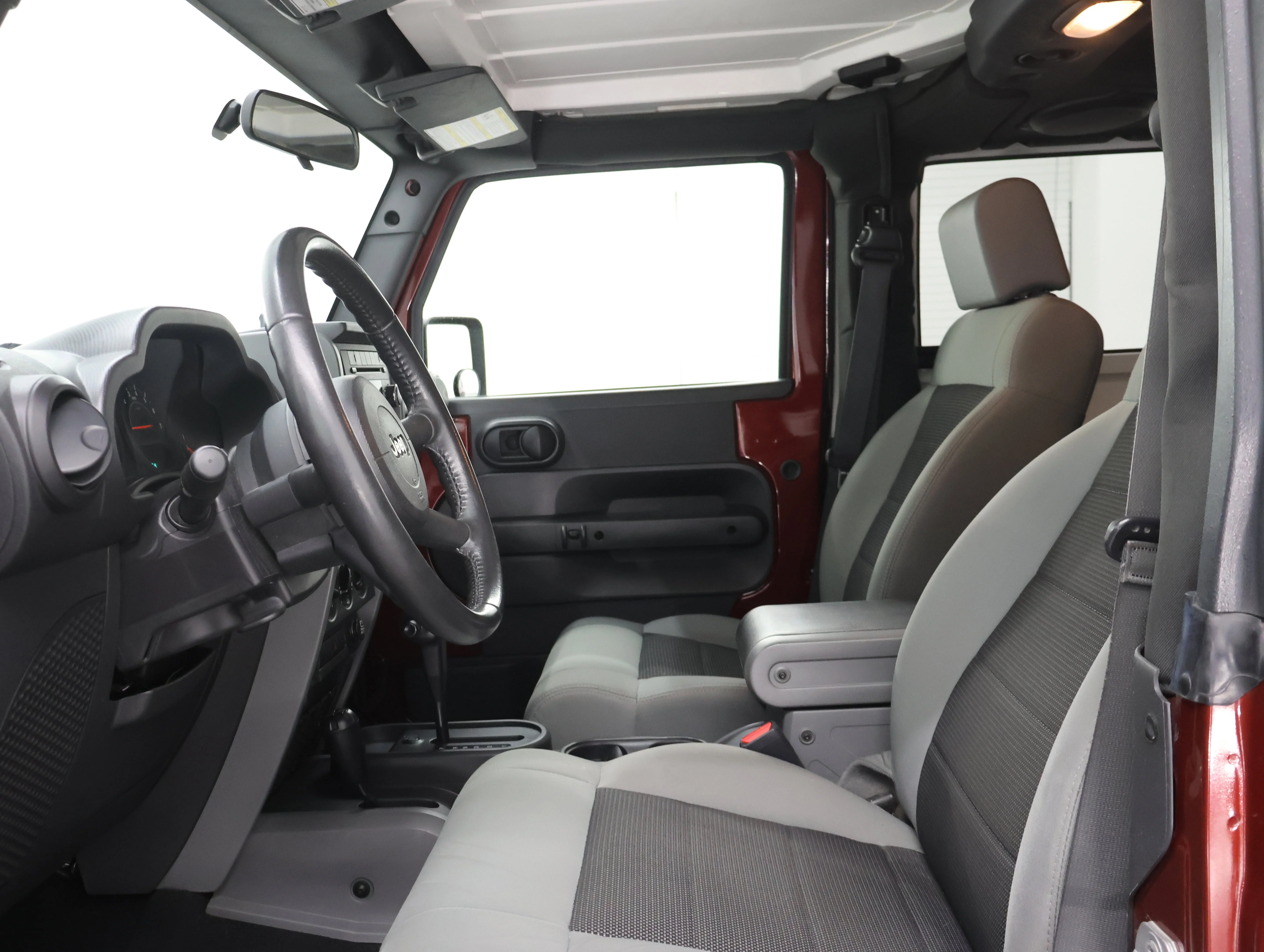 Used 2009 Red Rock Crystal Pearl Jeep X image 7