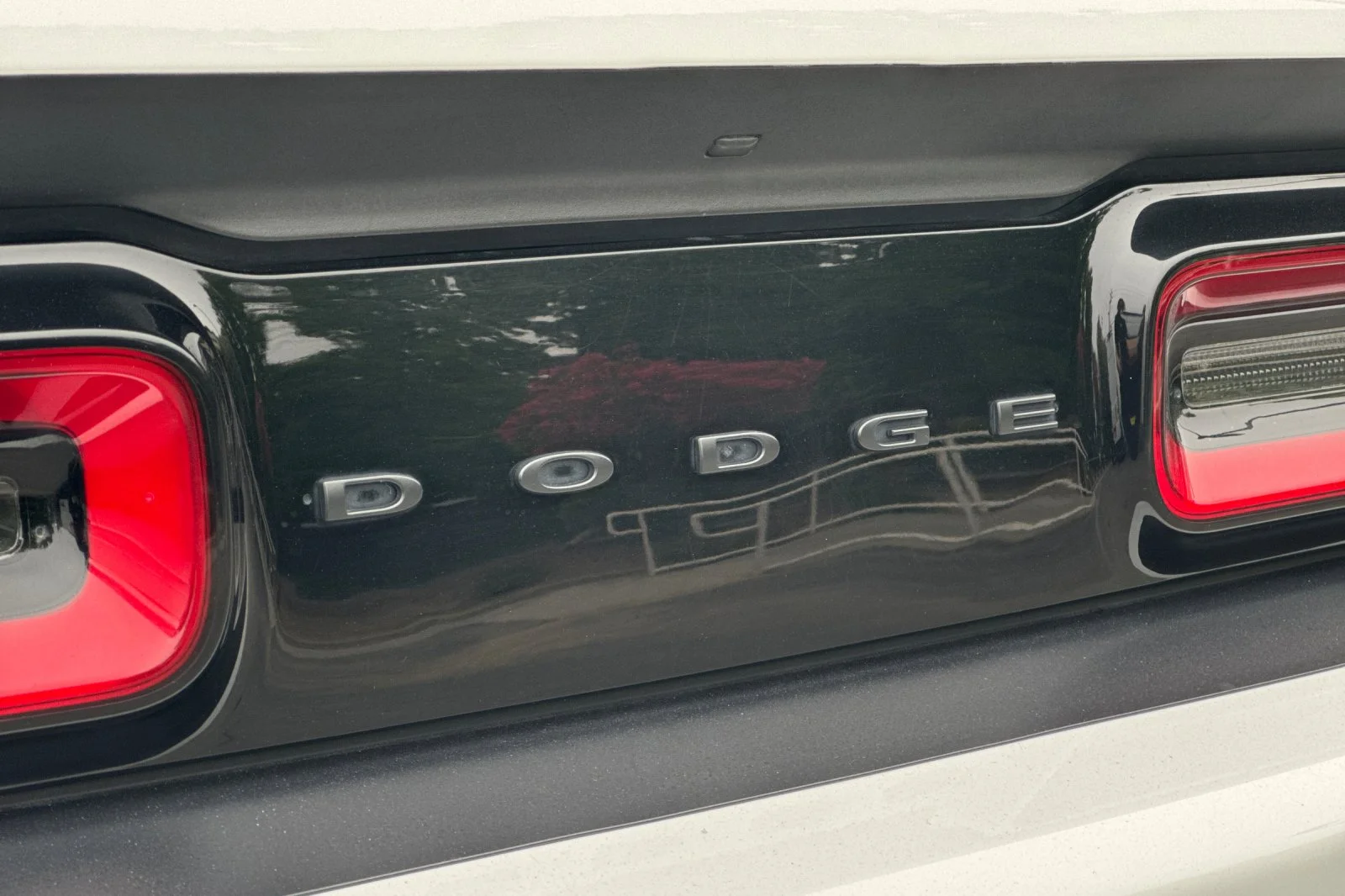 Used 2021 White Dodge SXT image 25